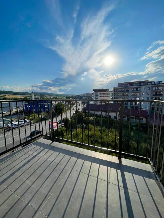 Skyway Apartment *